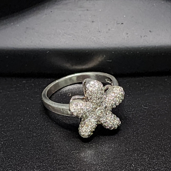 Vintage Floral Pendant Necklace with Reflective Finish - Picture 4 of 4